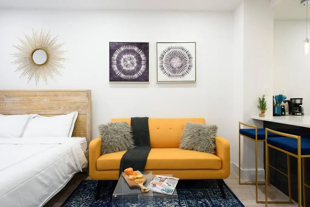 1597-8 Luxury Studio Upper East Side W&D New York