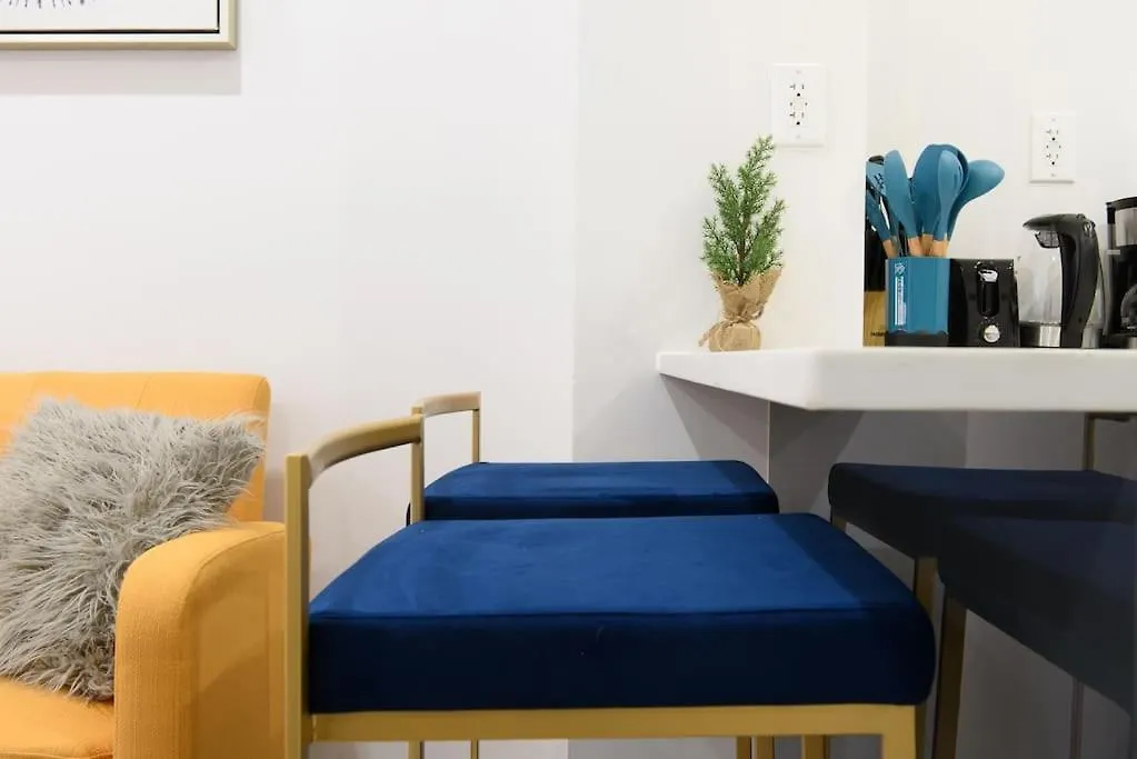 1597-8 Luxury Studio Upper East Side W&D New York